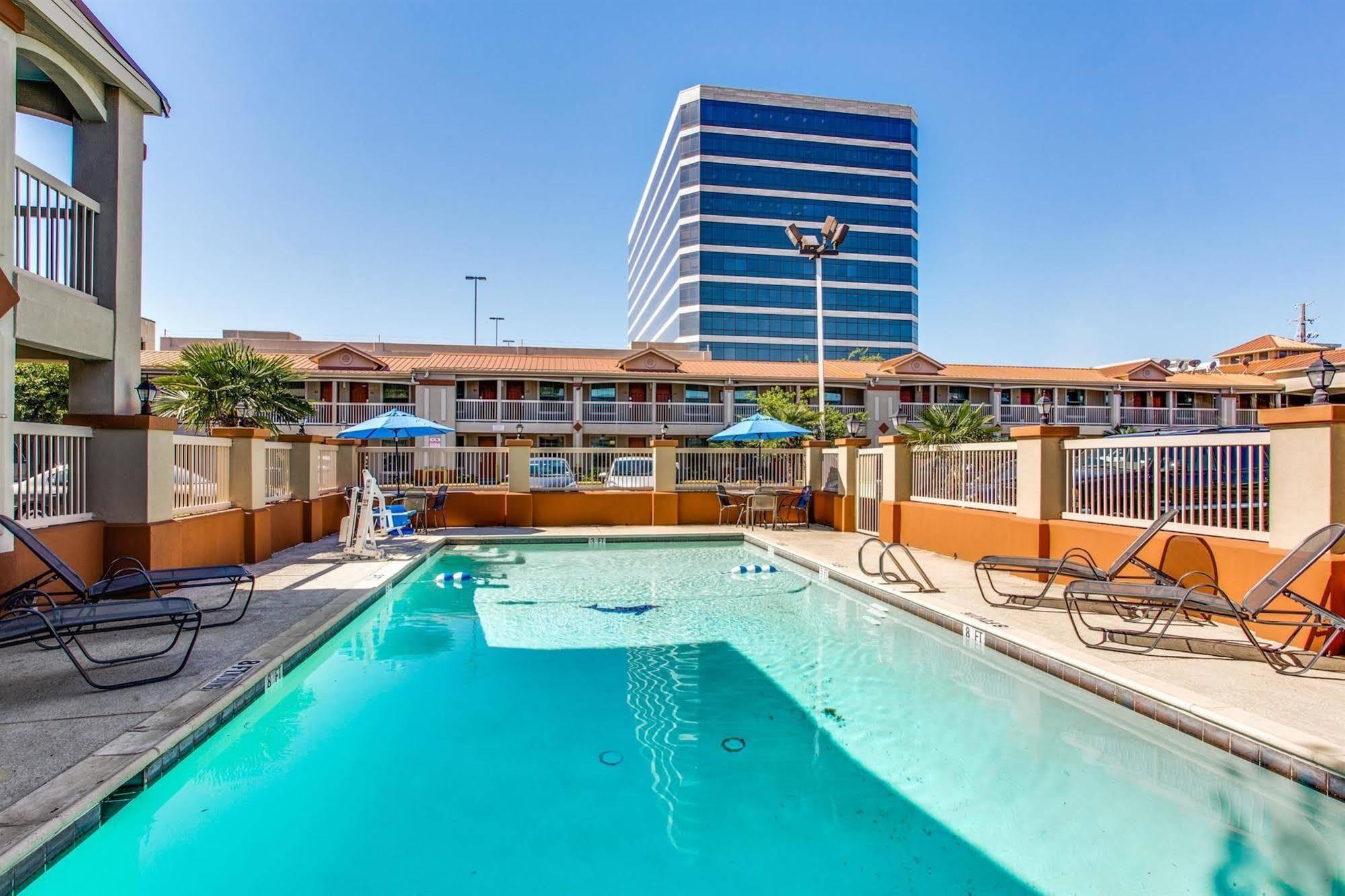 Quality Inn & Suites Dallas-Cityplace Eksteriør billede