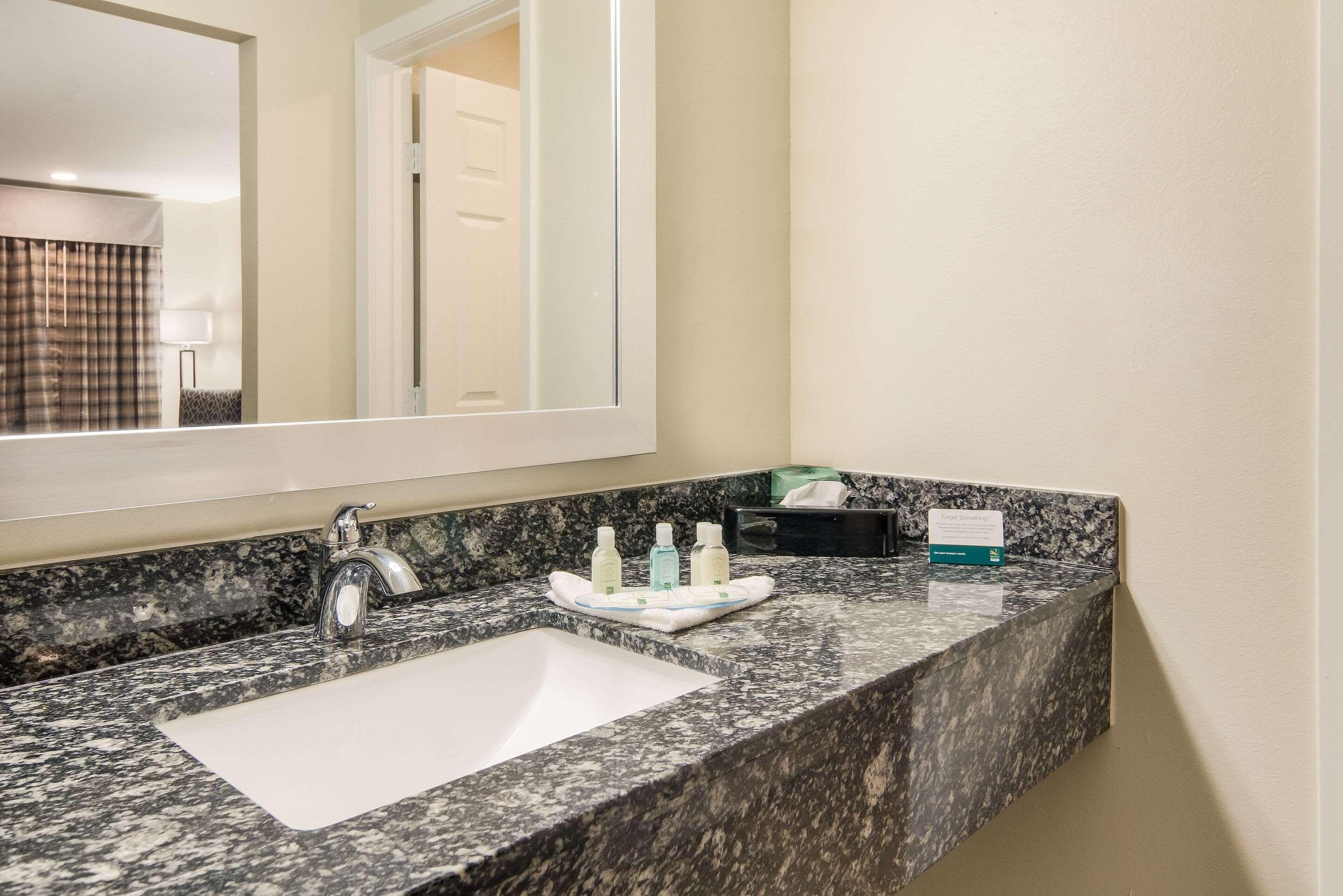 Quality Inn & Suites Dallas-Cityplace Eksteriør billede