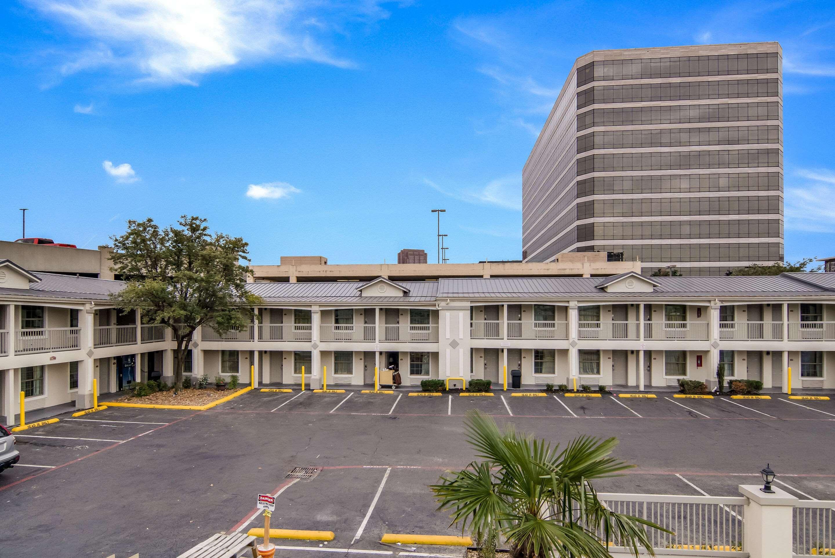 Quality Inn & Suites Dallas-Cityplace Eksteriør billede