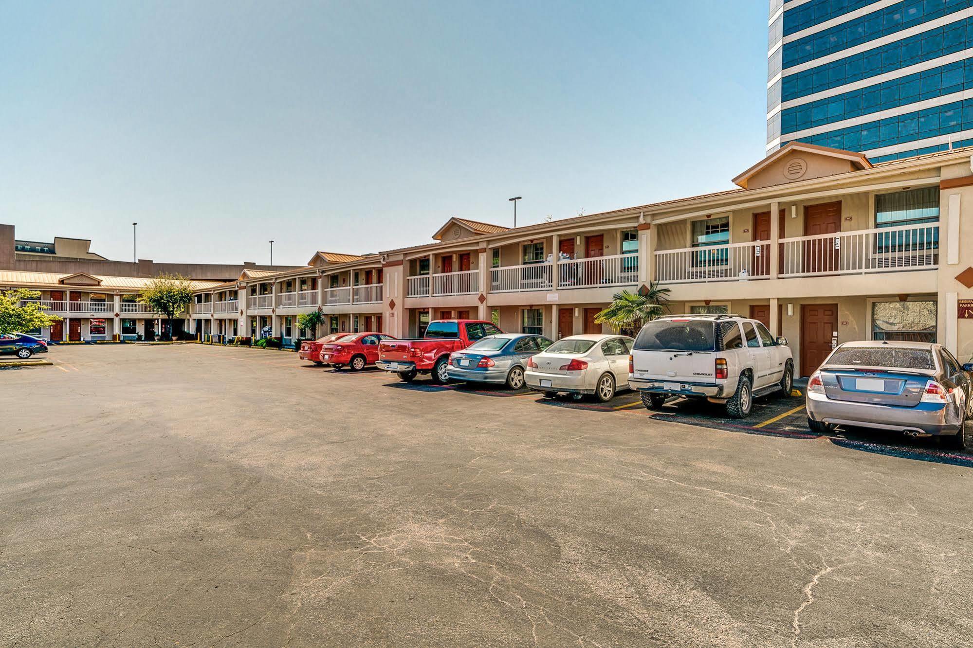Quality Inn & Suites Dallas-Cityplace Eksteriør billede